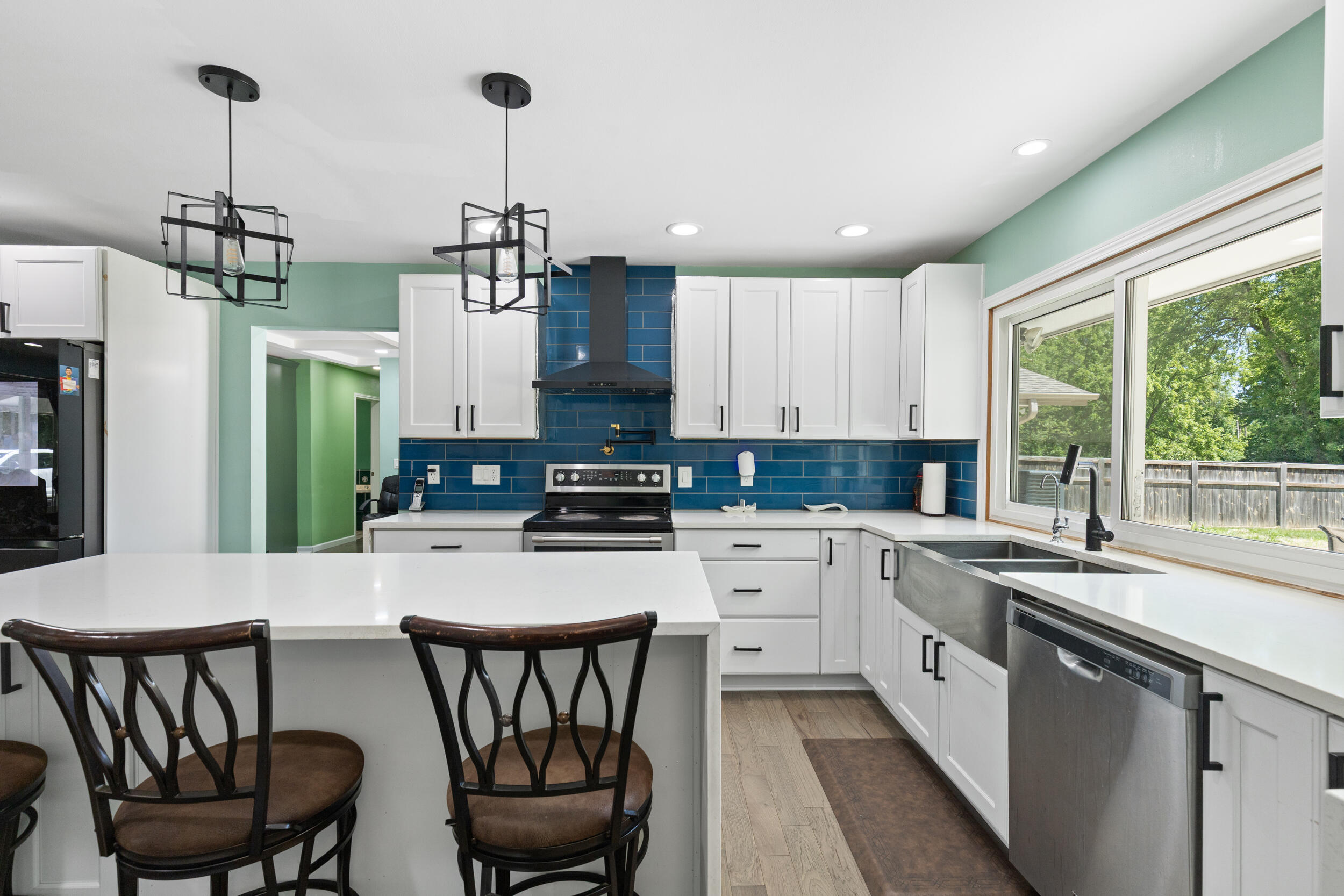 3290 South Johnson Road New Berlin, WI 53146 - Photo 8 of 34 Kitchen
