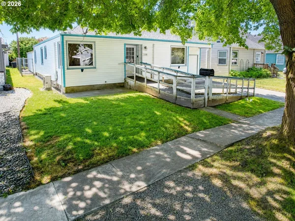 $310,000 | 566 25th Avenue, Longview, WA 98632