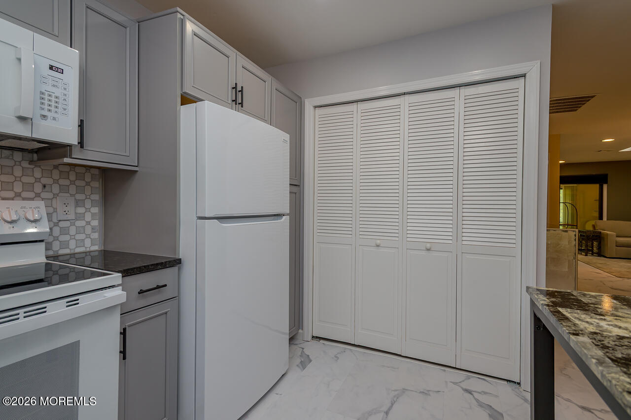 48 Ellsworth Court Red Bank, NJ 07701 - Photo 7 of 31 LR-9820