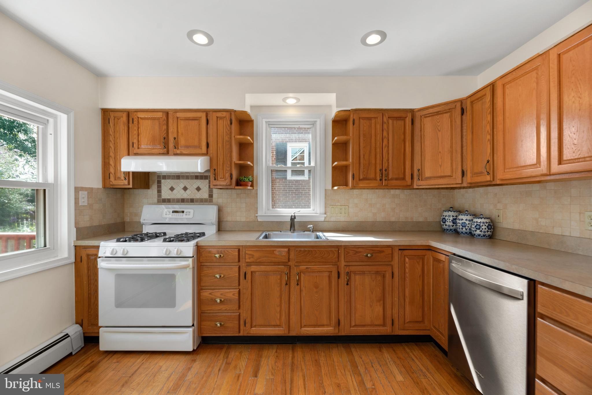 413 Gralan Road Baltimore, MD 21228 - Photo 12 of 39