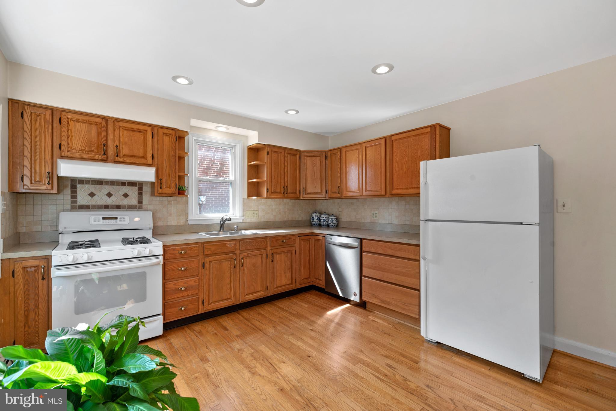 413 Gralan Road Baltimore, MD 21228 - Photo 13 of 39