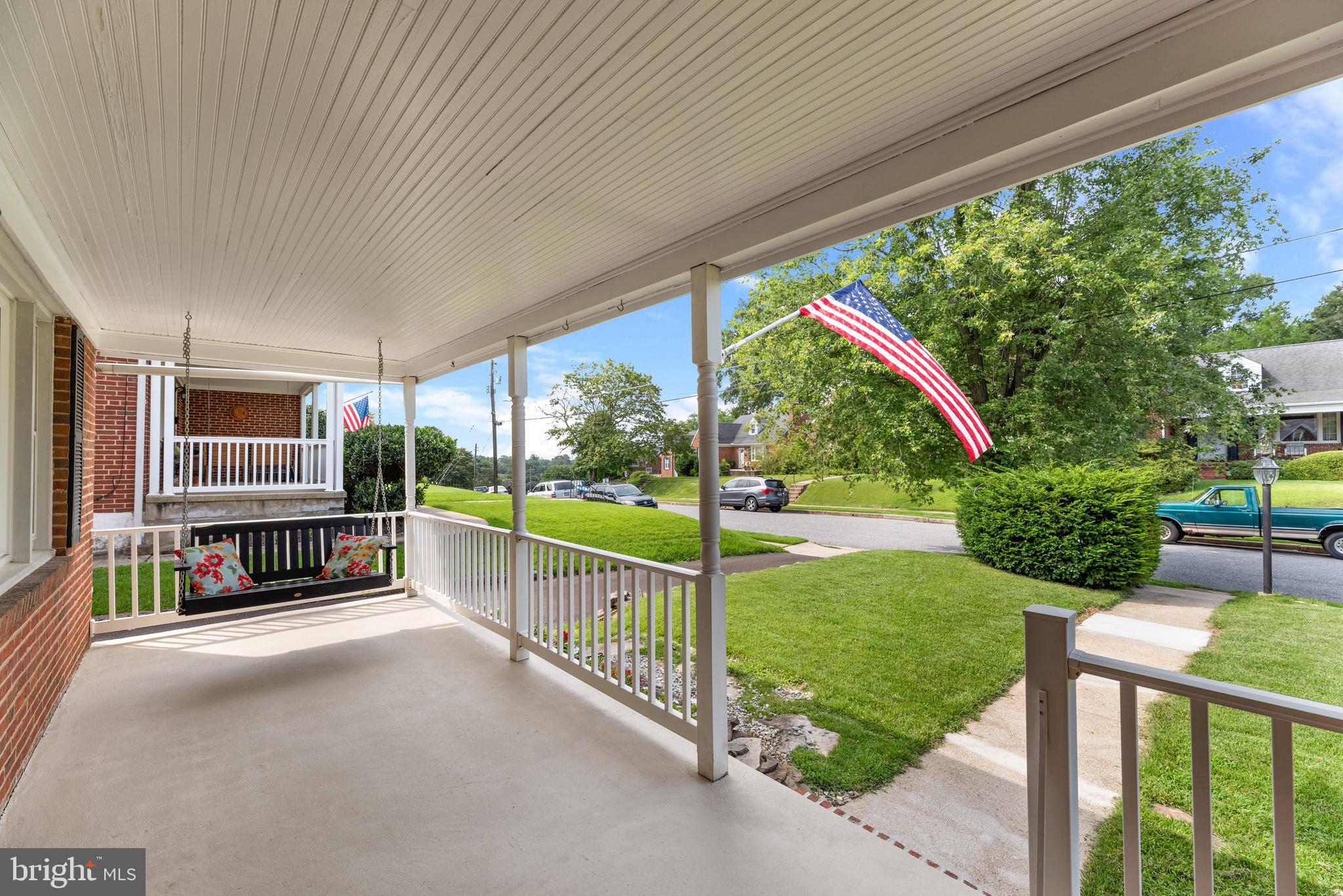 413 Gralan Road Baltimore, MD 21228 - Photo 3 of 39