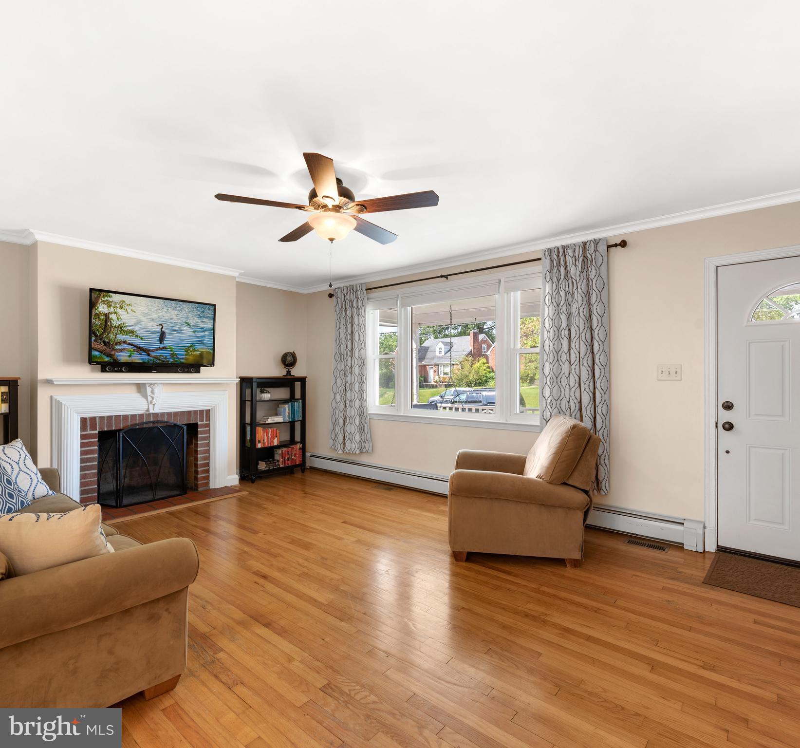 413 Gralan Road Baltimore, MD 21228 - Photo 4 of 39