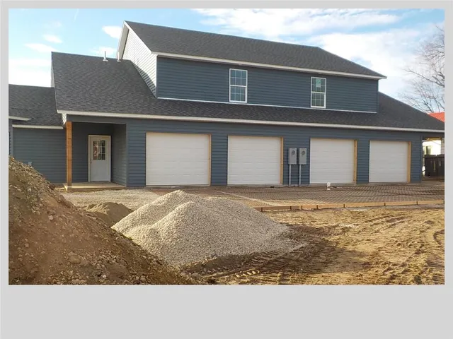 $1,650 | 1102-1104 West 10th Street, Coffeyville, KS 67337