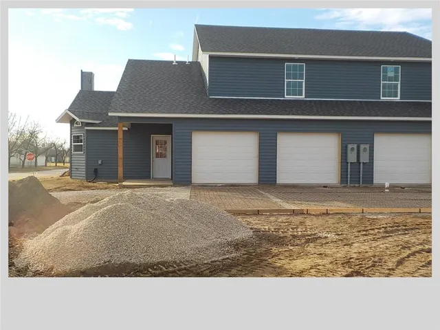 $1,650 | 1102-1104 West 10th Street, Coffeyville, KS 67337