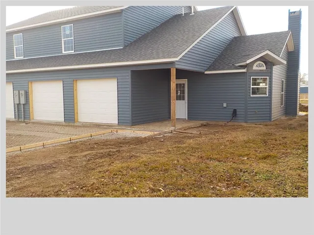 $1,650 | 1102-1104 West 10th Street, Coffeyville, KS 67337