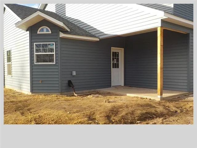 $1,650 | 1102-1104 West 10th Street, Coffeyville, KS 67337