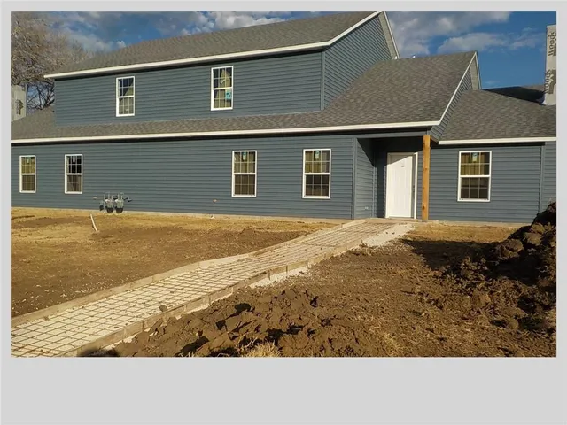 $1,650 | 1102-1104 West 10th Street, Coffeyville, KS 67337