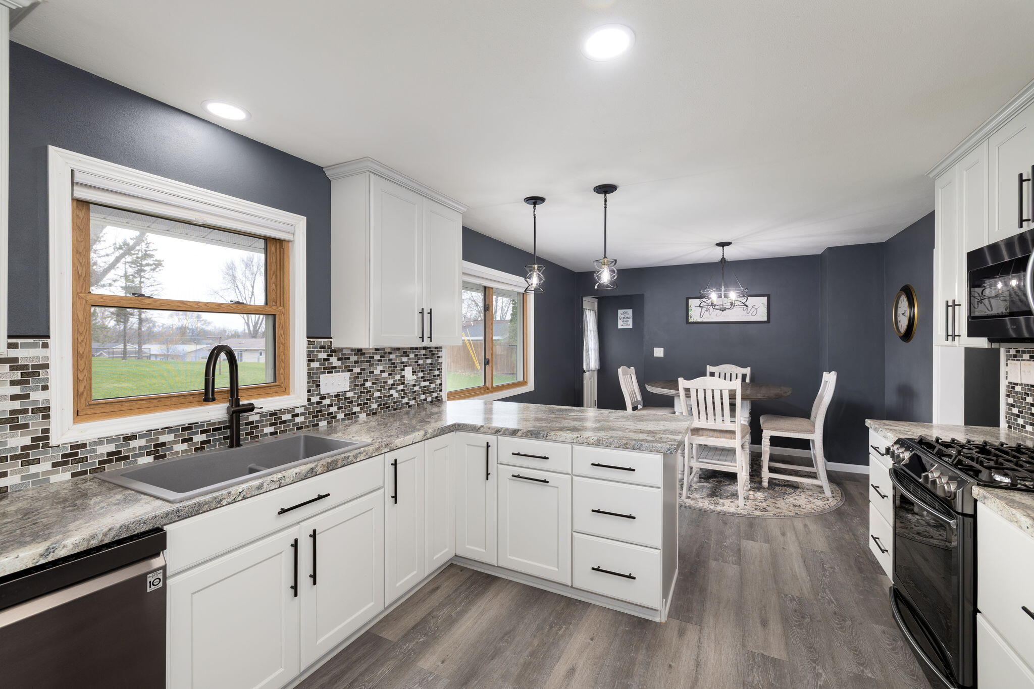 528 Riders Club Road Onalaska, WI 54650 - Photo 5 of 20 Kitchen