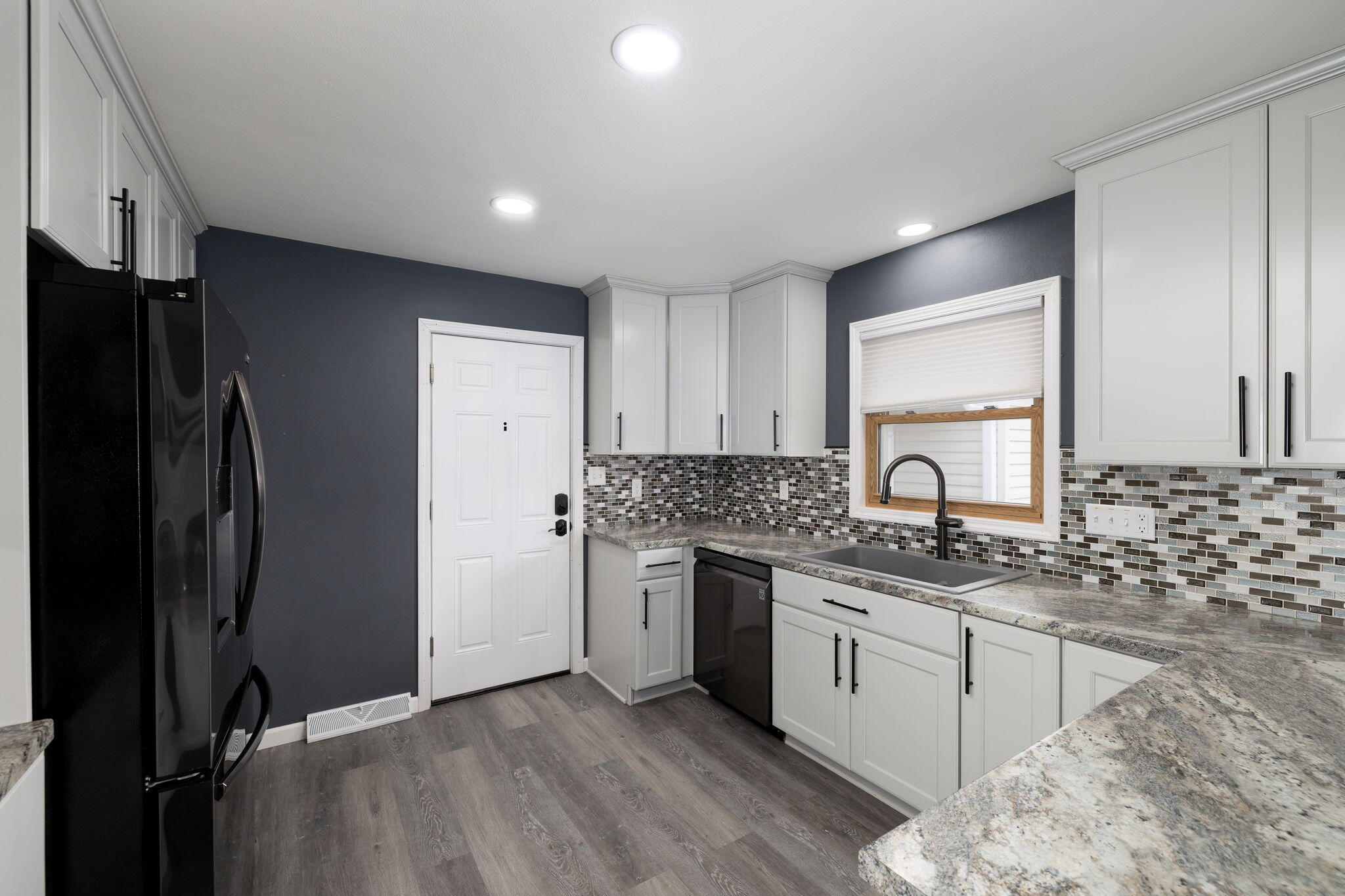 528 Riders Club Road Onalaska, WI 54650 - Photo 6 of 20 Kitchen