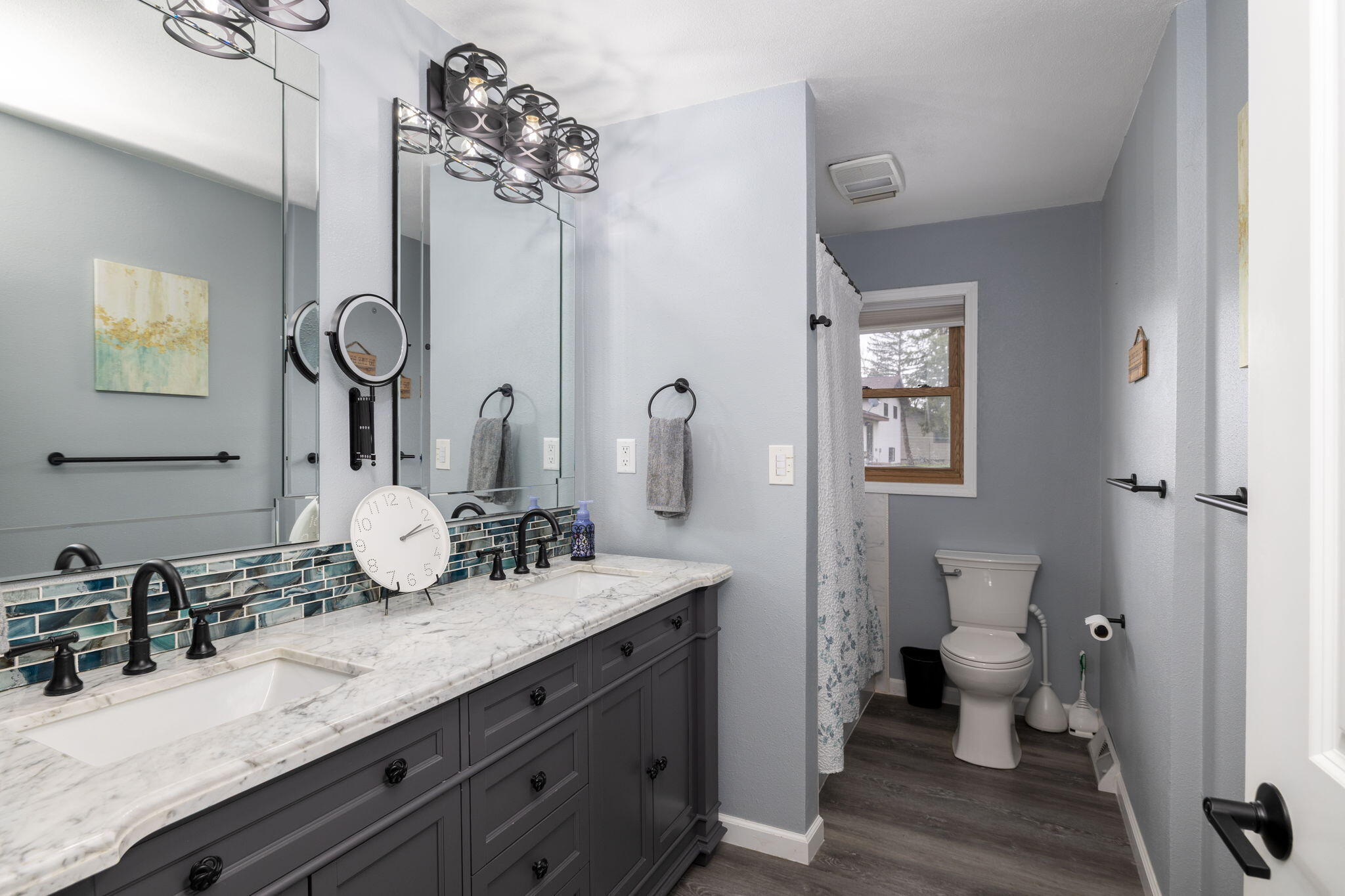 528 Riders Club Road Onalaska, WI 54650 - Photo 8 of 20 Main Bathroom