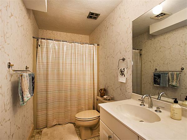 405 Langley Road, Unit 14 Newton, MA 02459 - Photo 11 of 13 Gallery Image 11