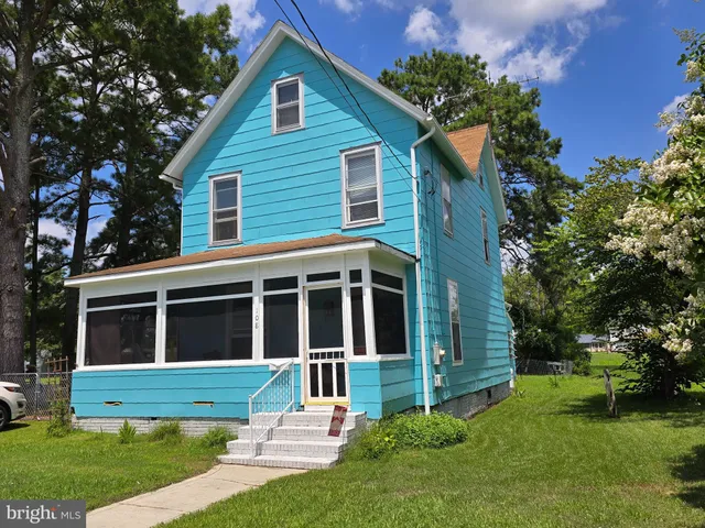 $140,000 | 108 West Chesapeake Avenue, Crisfield, MD 21817