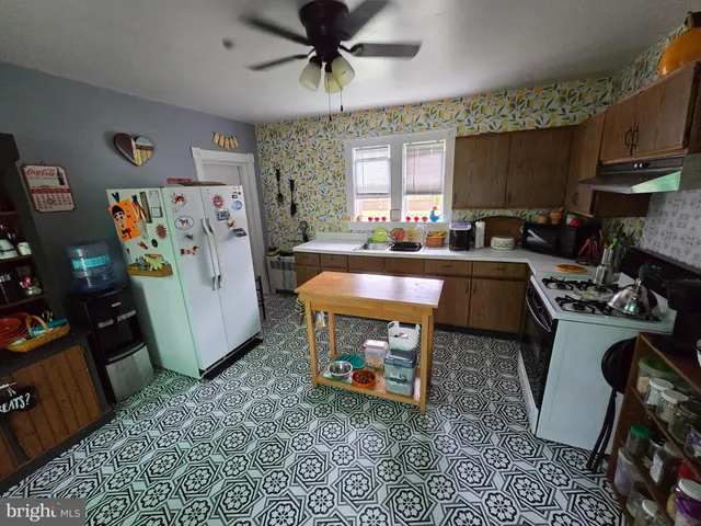 $140,000 | 108 West Chesapeake Avenue, Crisfield, MD 21817