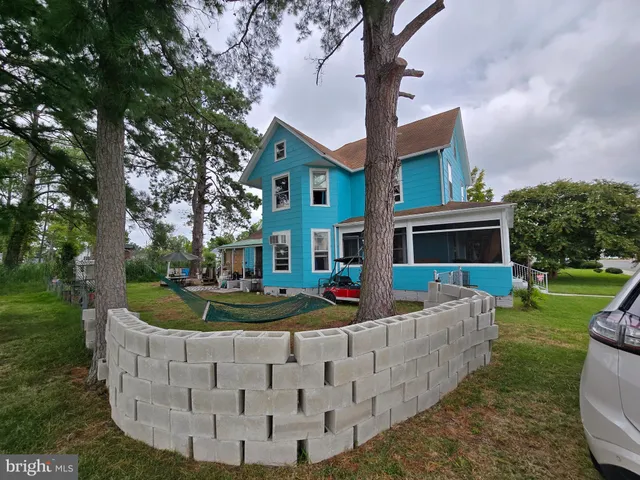 $140,000 | 108 West Chesapeake Avenue, Crisfield, MD 21817