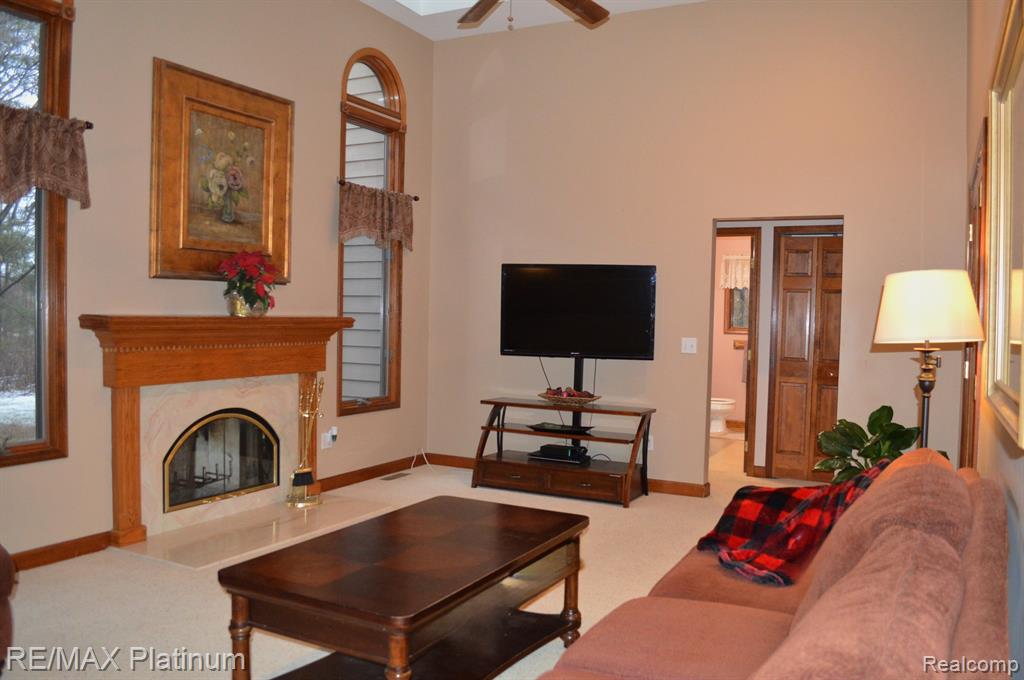 5346 Hartland Road Fenton, MI 48430 - Photo 3 of 24