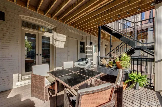 $340,000 | 4928 Buckingham Court, Unit 2W, St. Louis, MO 63108