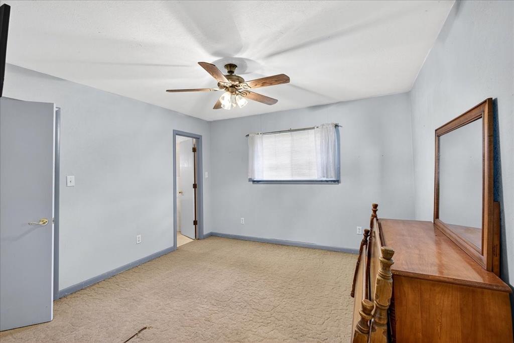 6903 Scott Street Eustace, TX 75124 - Photo 22 of 32 a view of a livingroom with a workspace