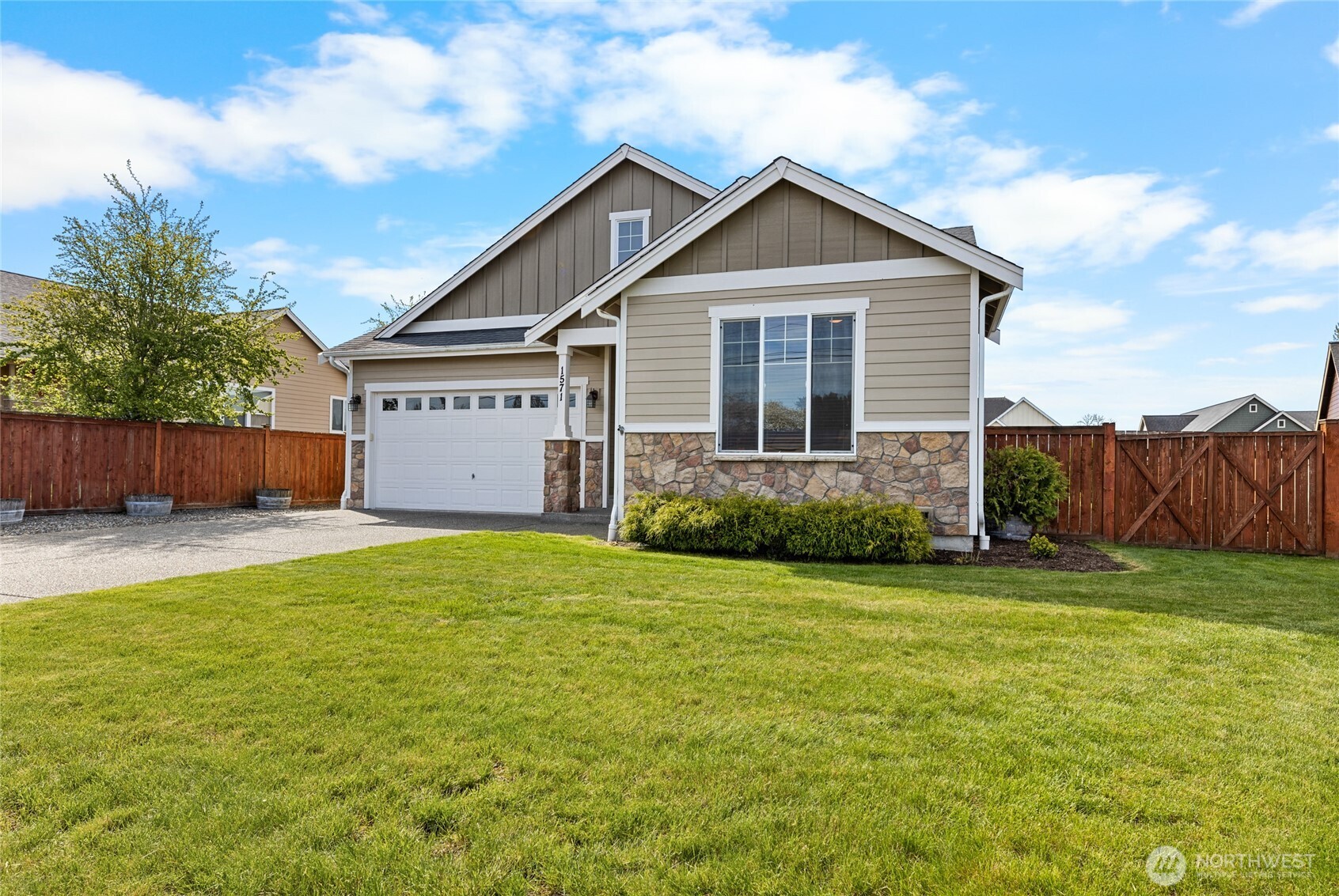 1571 Collins Road Buckley, WA 98321 - Photo 2 of 34