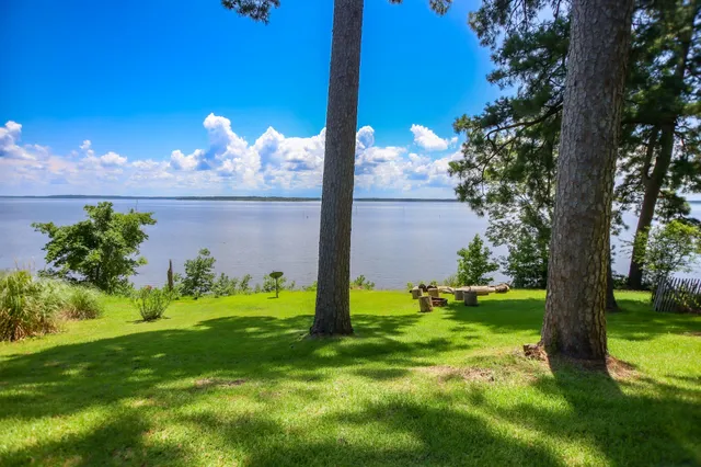 $289,999 | 169 County Road 4945, Etoile, TX 75944