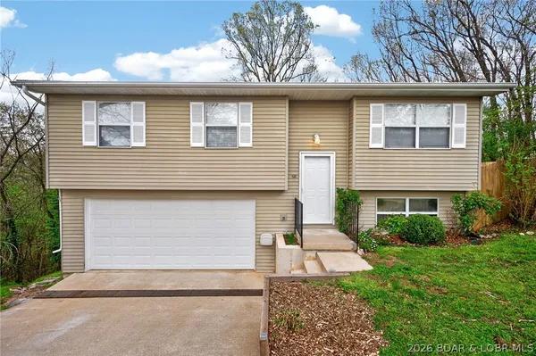 $235,000 | 401 Christopher Drive, Camdenton, MO 65020