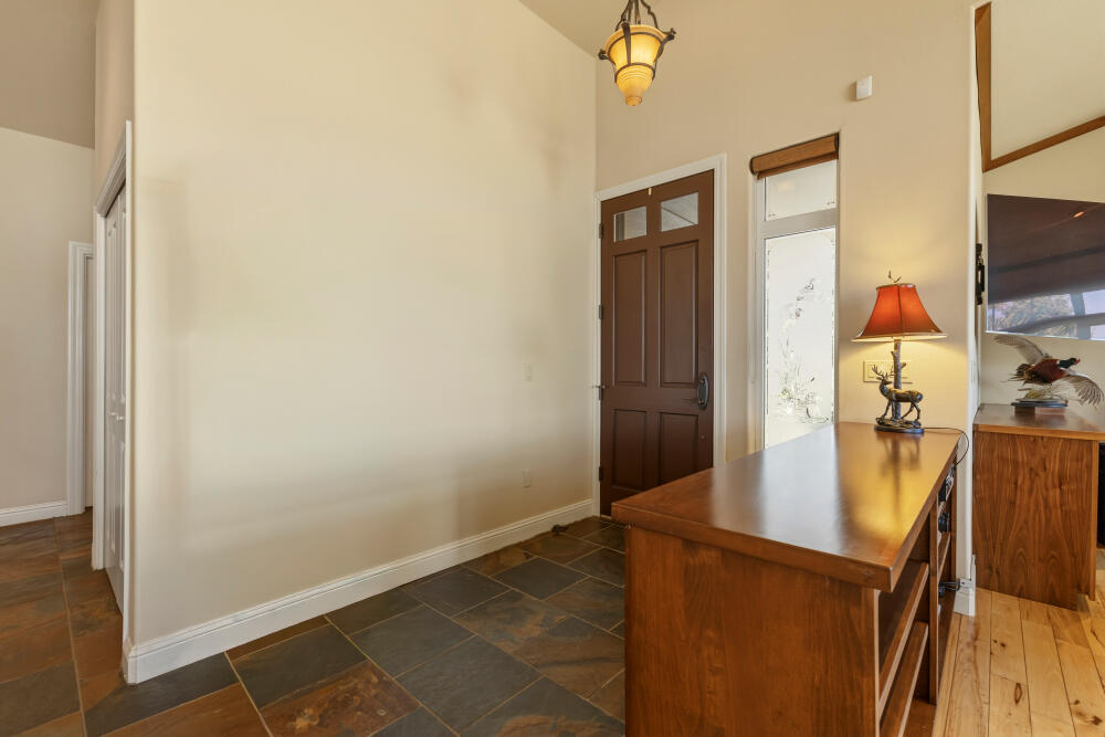 12054 Kestrel Road Klamath Falls, OR 97601 - Photo 8 of 78 Gallery Image 8