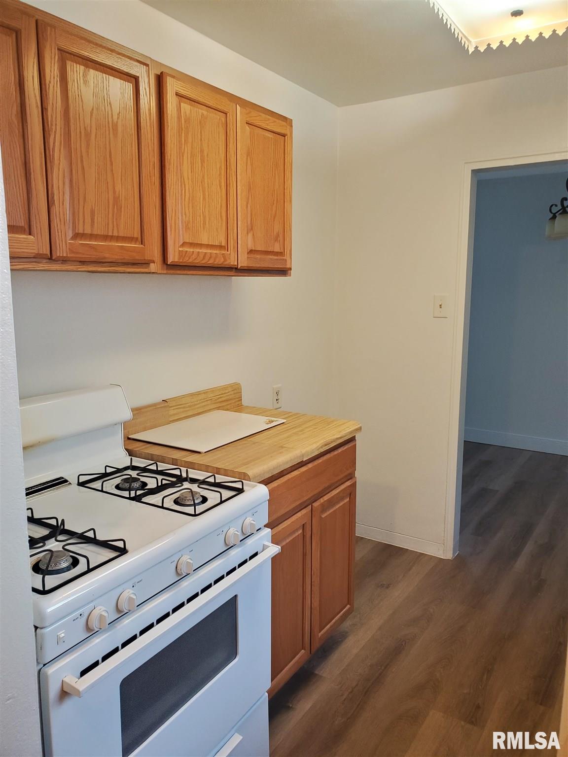 107 Logan Road Marquette Heights, IL 61554 - Photo 6 of 11 Gallery Image 6