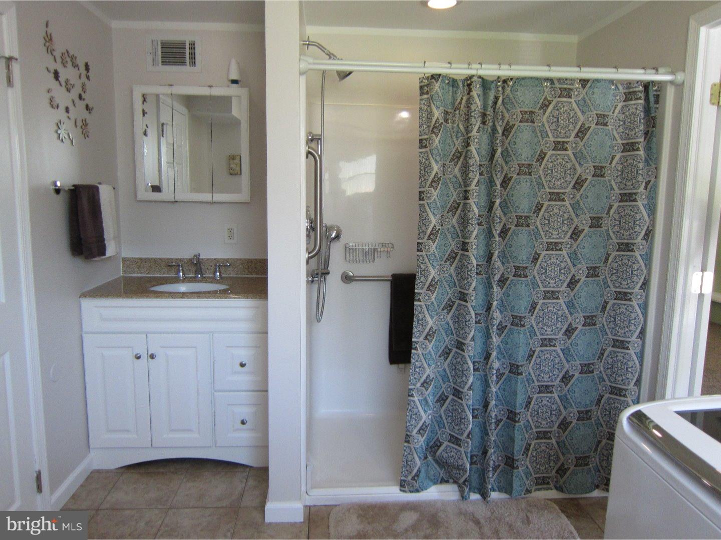 85 Sioux Road New Britain, PA 18901 - Photo 13 of 20 Bathroom