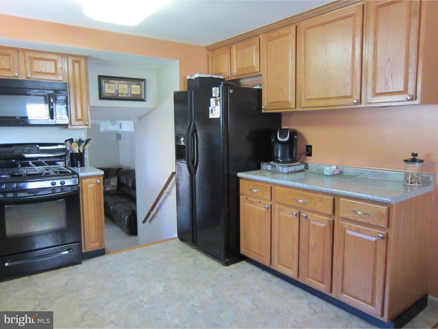 85 Sioux Road New Britain, PA 18901 - Photo 6 of 20 Kitchen