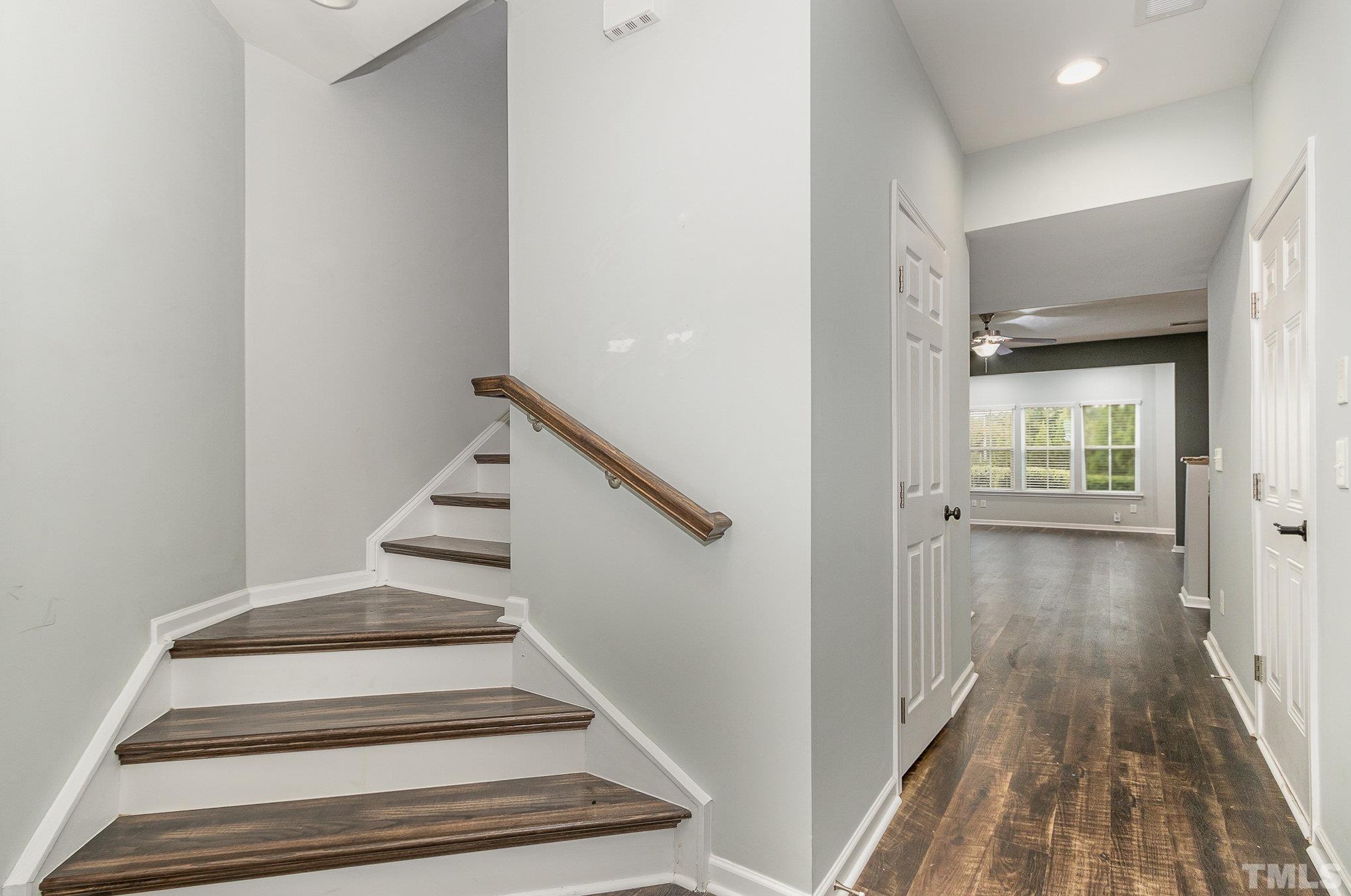 410 Panorama View Loop Cary, NC 27519 - Photo 9 of 17 Photo #9