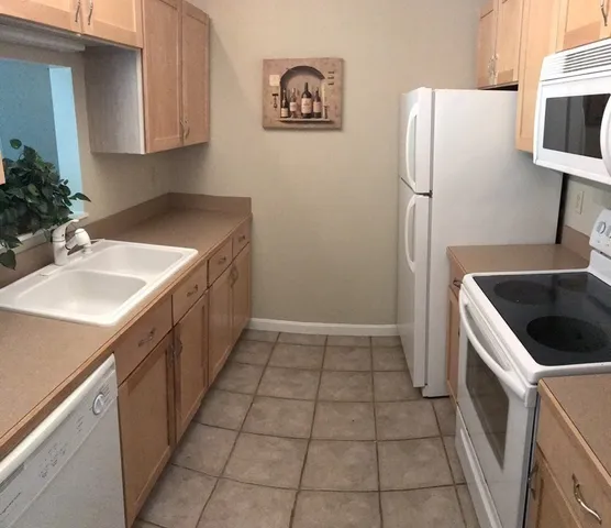 $1,800 | 34 Maple Crest Circle, Unit K, Holyoke, MA 01040