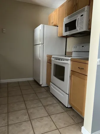 $1,700 | 34 Maple Crest Circle, Unit K, Holyoke, MA 01040