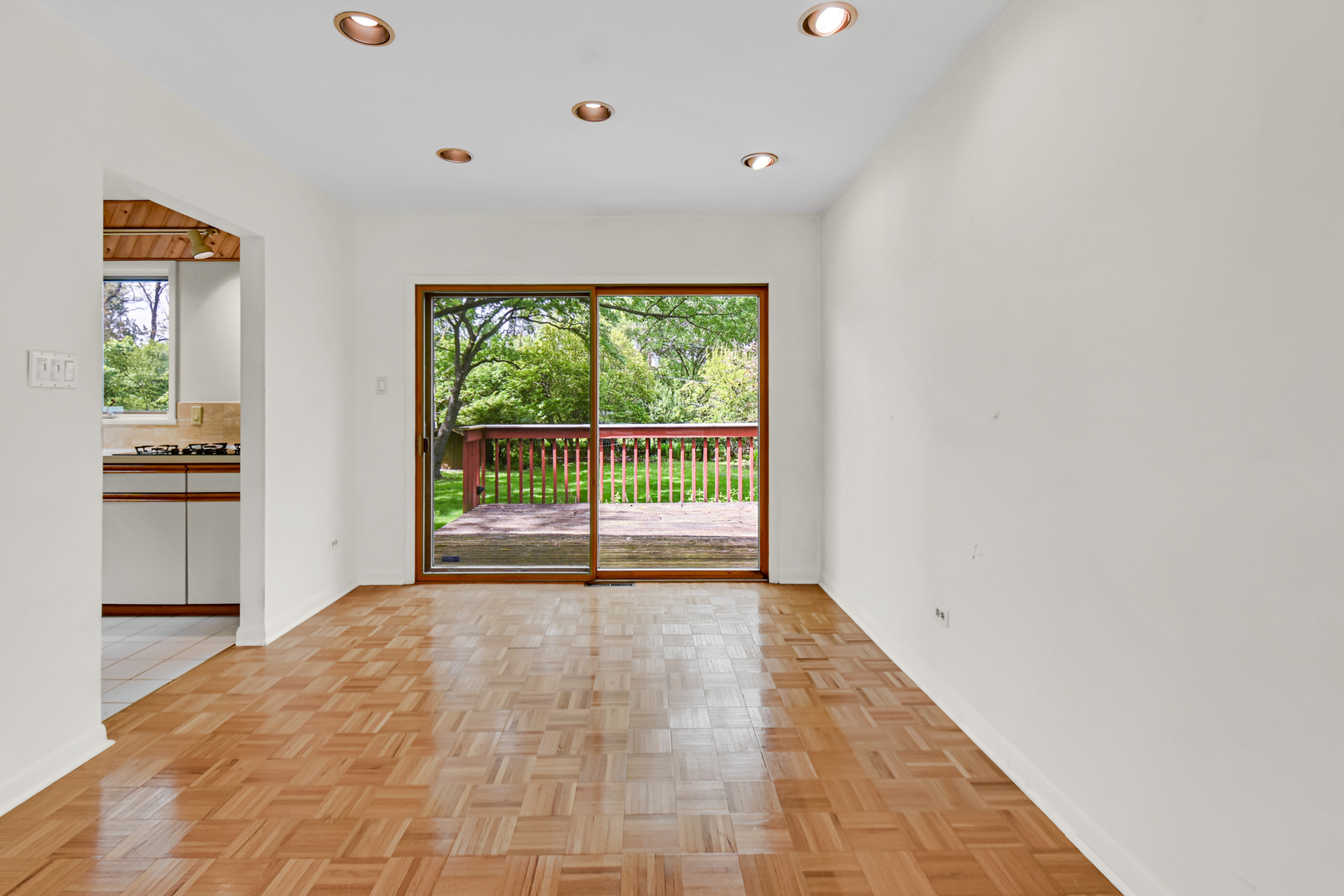 4112 Sunset Road Matteson, IL 60443 - Photo 8 of 28 a view of an empty room with a window