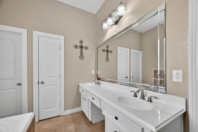 a view of a room with shelf