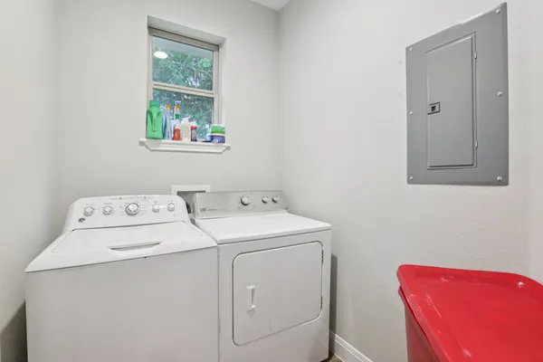 $395,000 | 112 Twin Lakes Lane, Bastrop, TX 78602