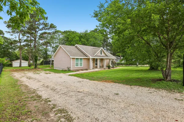 $395,000 | 112 Twin Lakes Lane, Bastrop, TX 78602
