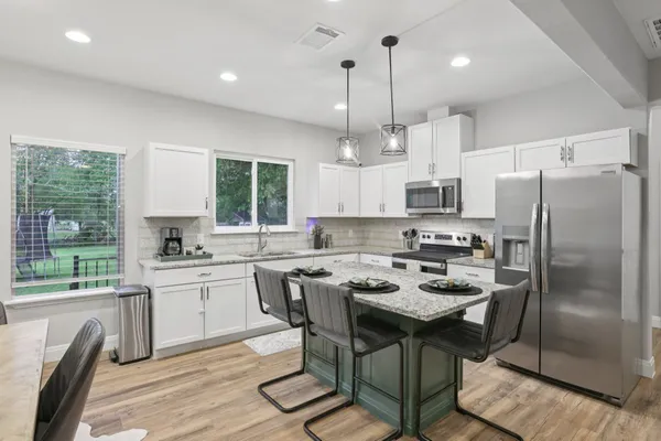 $395,000 | 112 Twin Lakes Lane, Bastrop, TX 78602