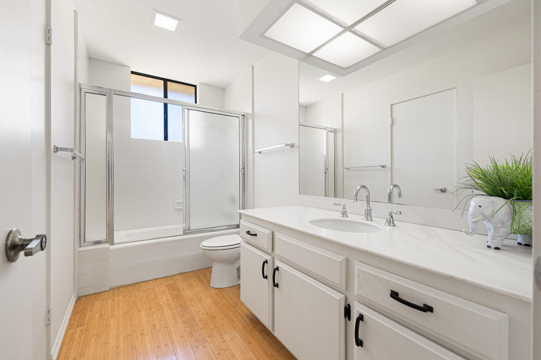 1 Rutgers Court Rancho Mirage, CA 92270 - Photo 27 of 39 Guest Bath 2
