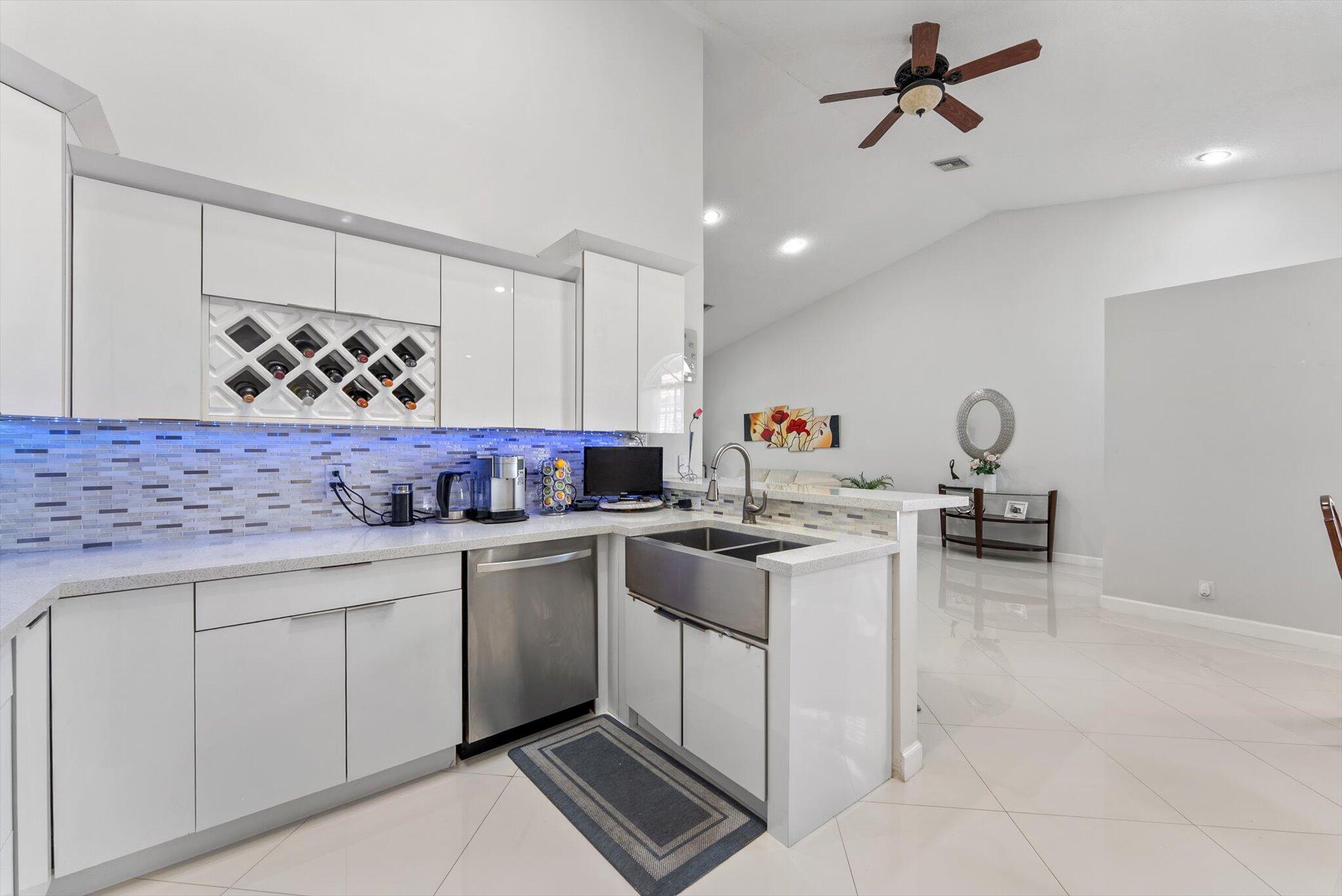 8237 Vía Di Veneto Boca Raton, FL 33496 - Photo 10 of 37 11-12
