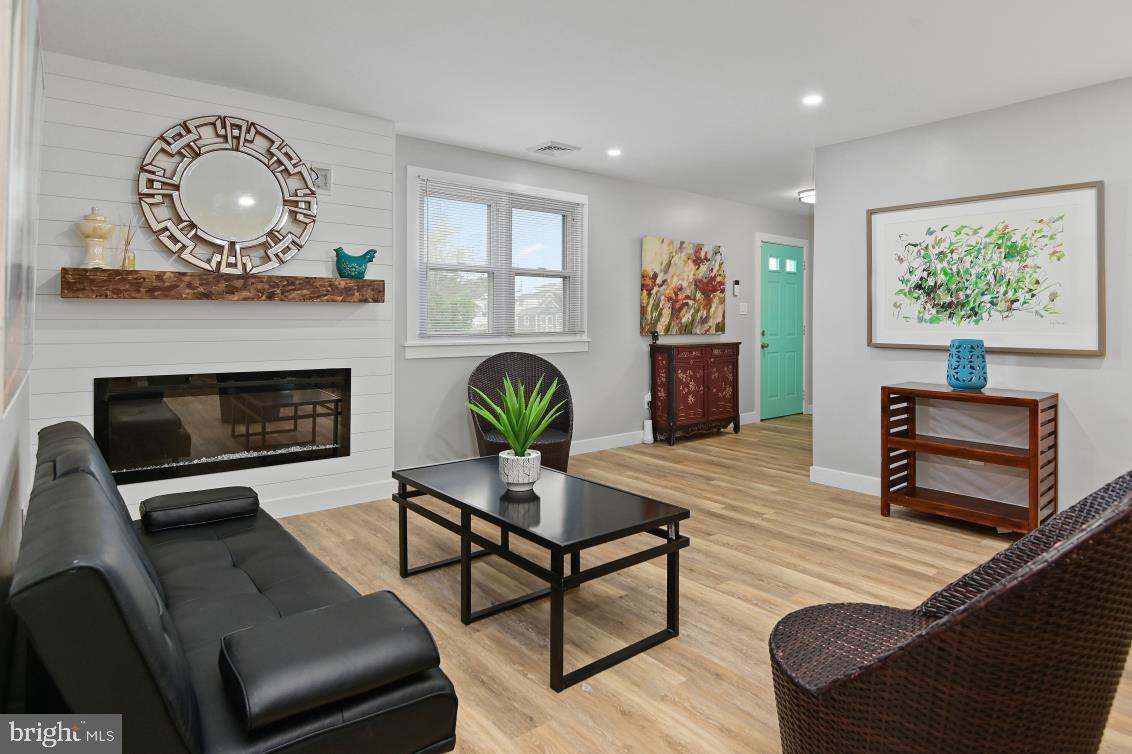 10359 Exeter Road Ocean City, MD 21842 - Photo 16 of 45 Living room