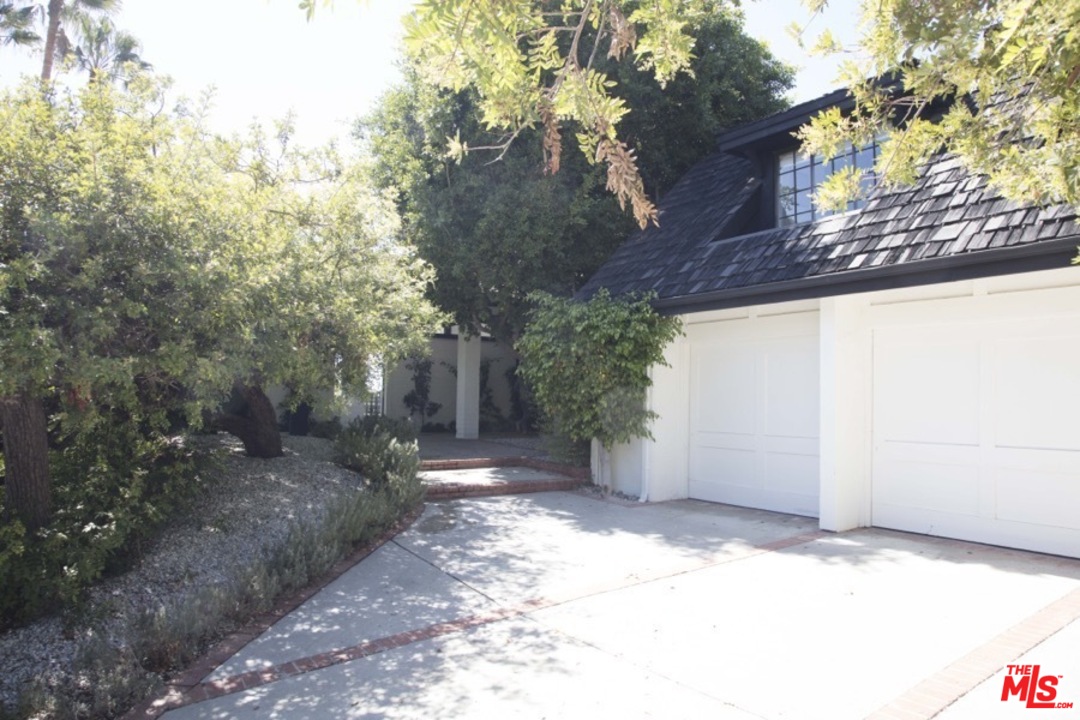 1075 Wallace Ridge Beverly Hills, CA 90210 - Photo 35 of 35 a view of a backyard with large trees
