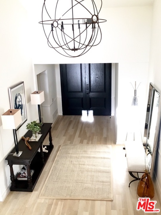 1075 Wallace Ridge Beverly Hills, CA 90210 - Photo 5 of 35 a living room with furniture