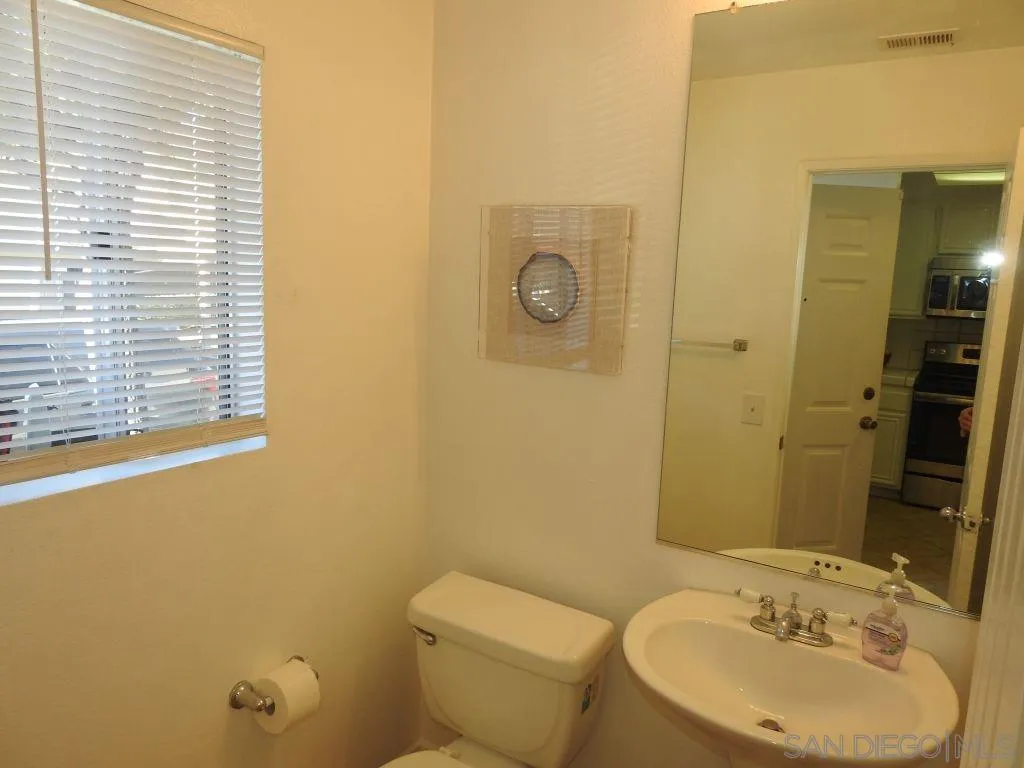 2232 Kings View Circle Spring Valley, CA 91977 - Photo 10 of 32 Gallery Image 10