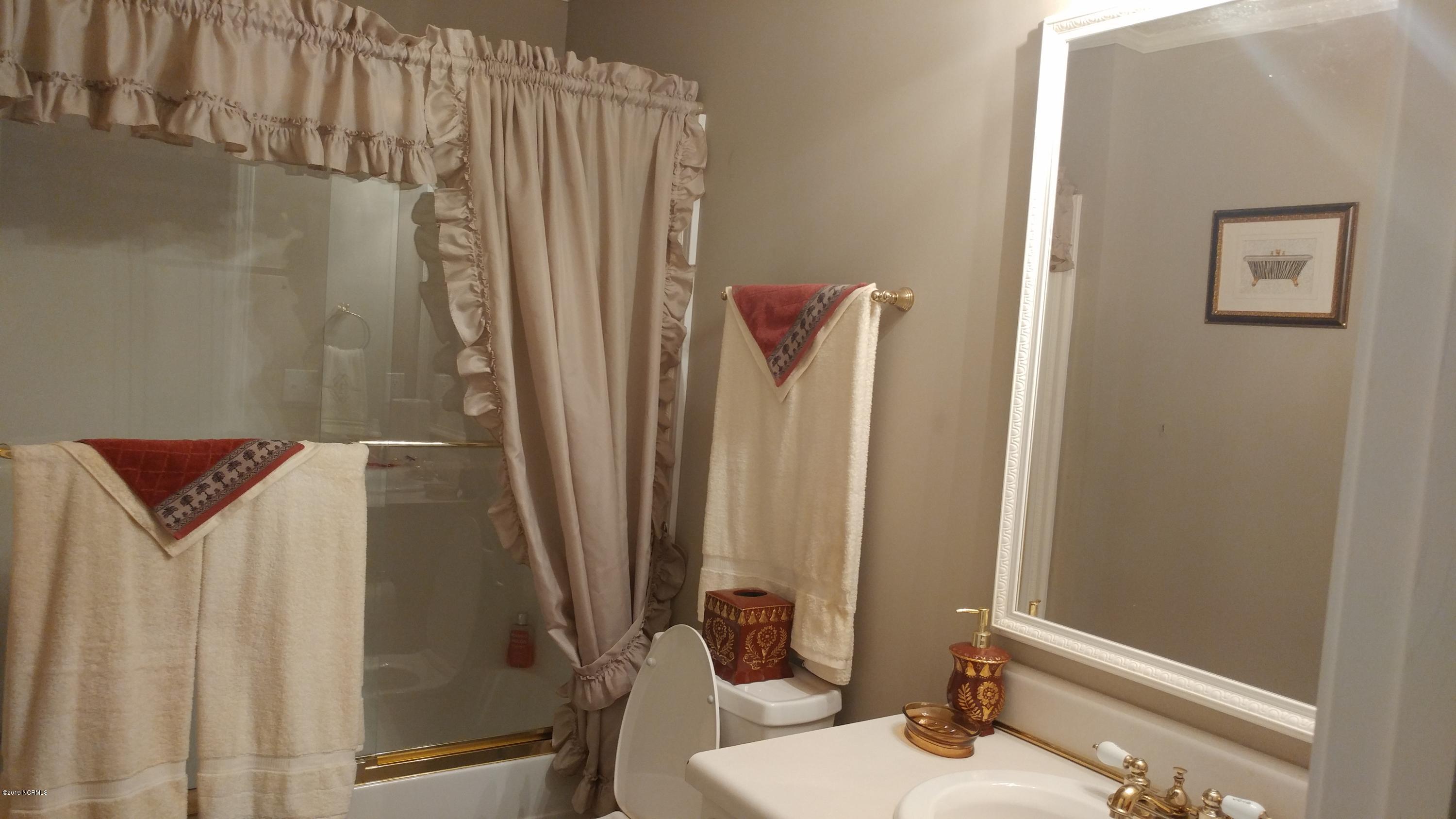 895 Blades Road Havelock, NC 28532 - Photo 11 of 16 Hallbath
