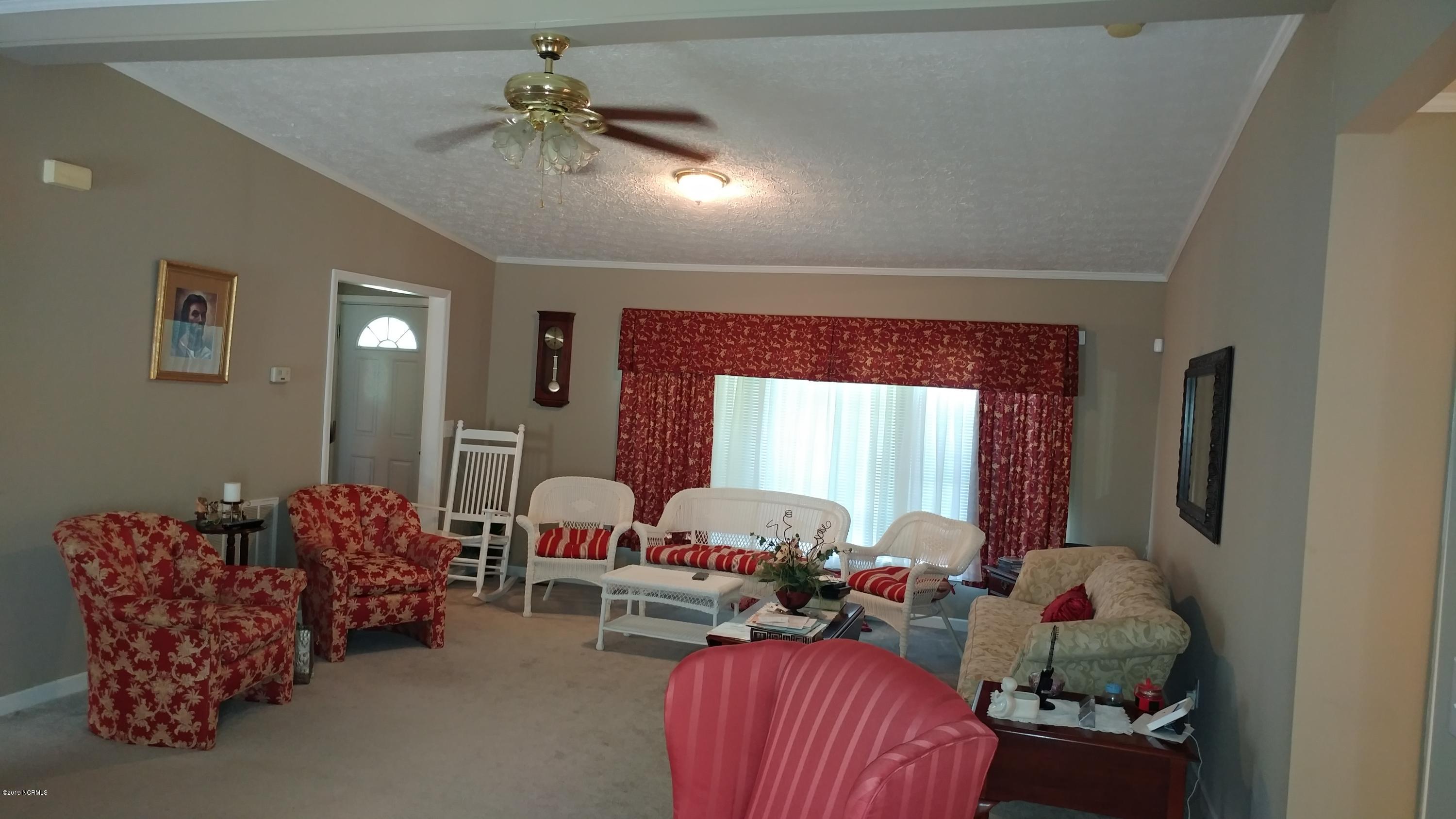 895 Blades Road Havelock, NC 28532 - Photo 3 of 16 Family Room