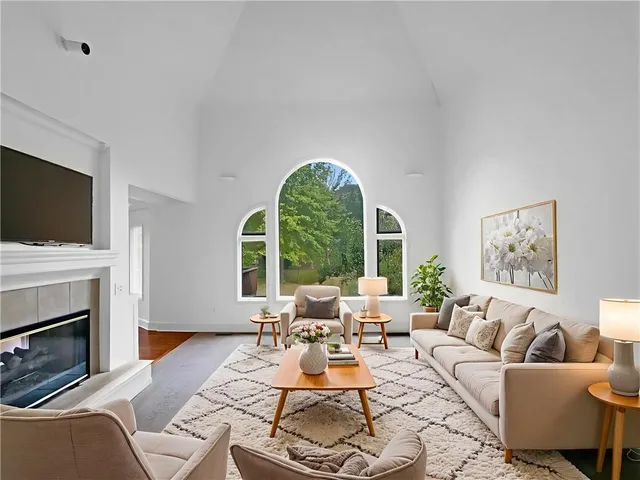 $595,000 | 10105 Northwest River Hills Drive, Kansas City, MO 64152