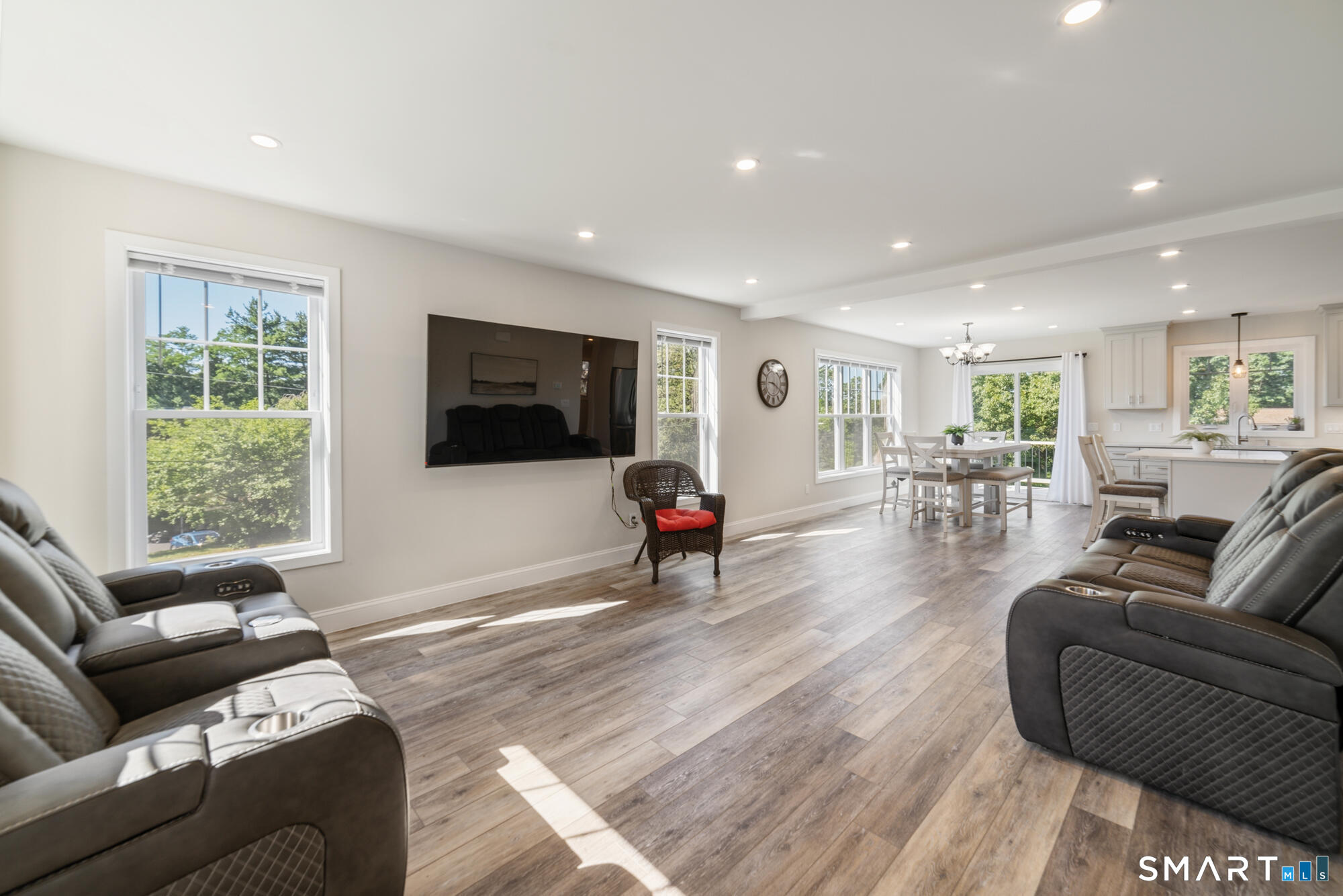 85 Vanderbilt Road Bristol, CT 06010 - Photo 4 of 34