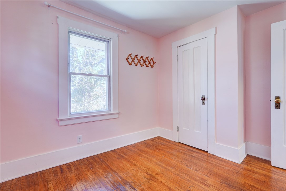 134 Wyndham Road Rochester, NY 14612 - Photo 17 of 31 Second bedroom.