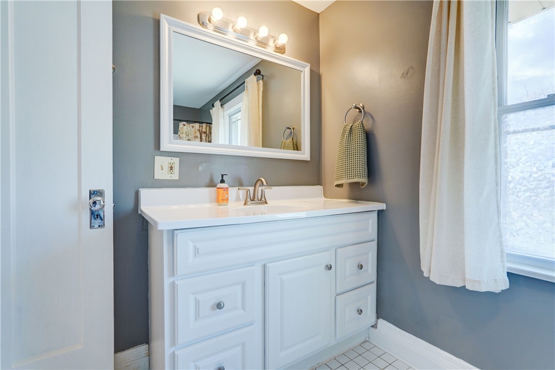 134 Wyndham Road Rochester, NY 14612 - Photo 19 of 31 Updated full bath.