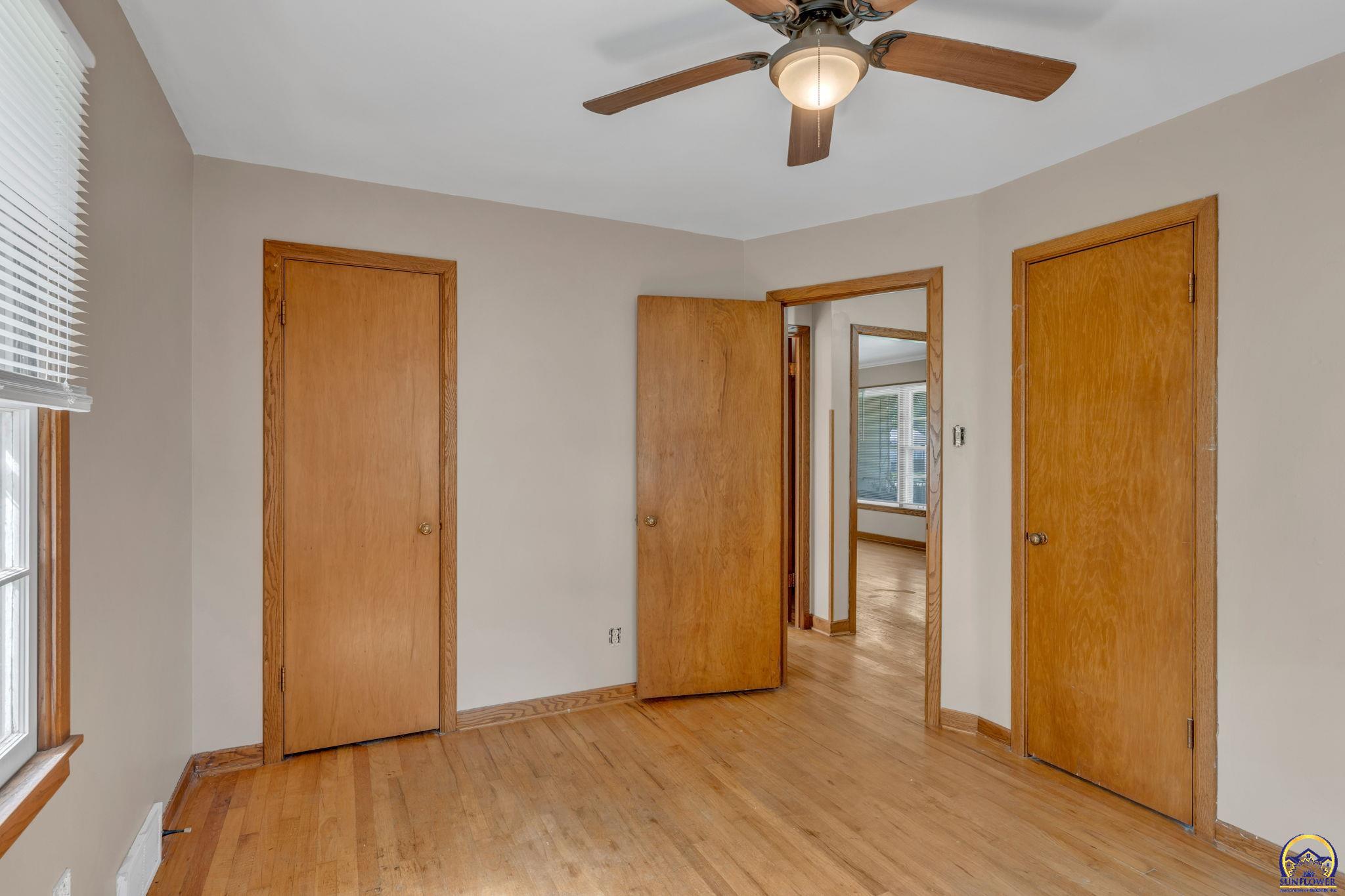 1635 Southwest Burnett Road Topeka, KS 66604 - Photo 17 of 36